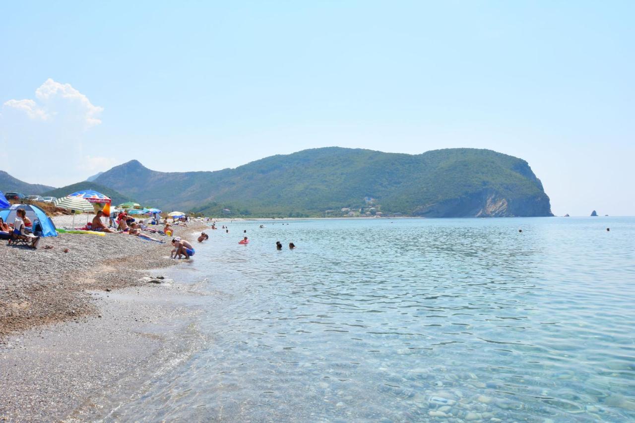 Apartments Siljak Petrovac Buitenkant foto