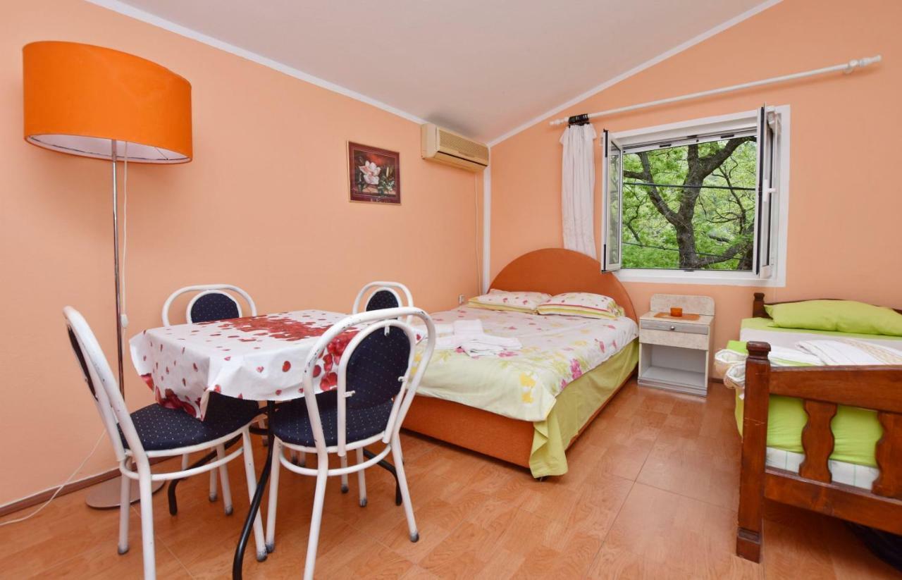 Apartments Siljak Petrovac Buitenkant foto