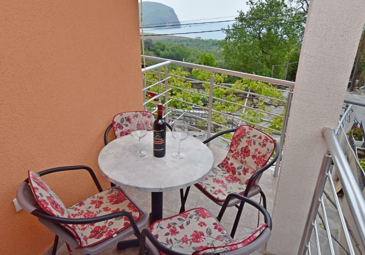 Apartments Siljak Petrovac Buitenkant foto